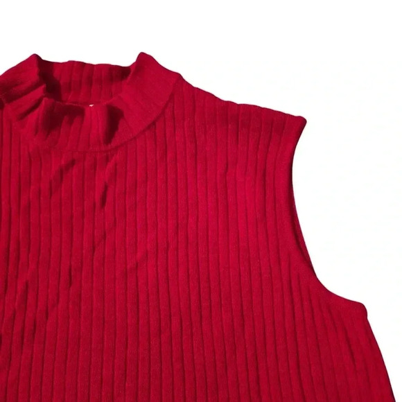 St. John Red Top Stretch Size Medium Sleeveless - Picture 2 of 11